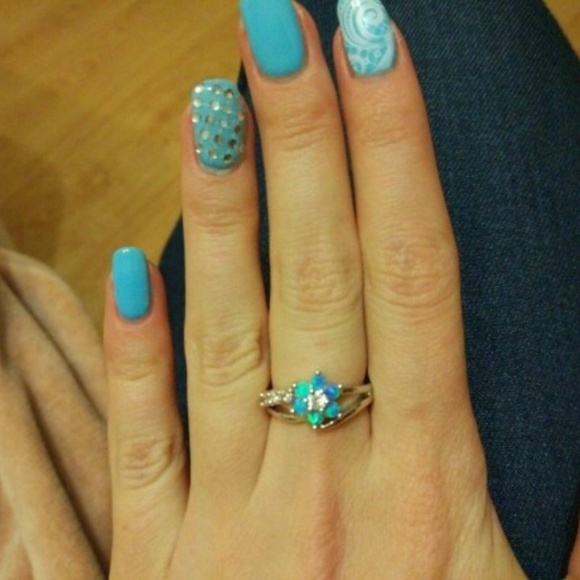 NEW 18K White Gold Diamond Opal Dainty Flower Ring - Picture 3 of 6